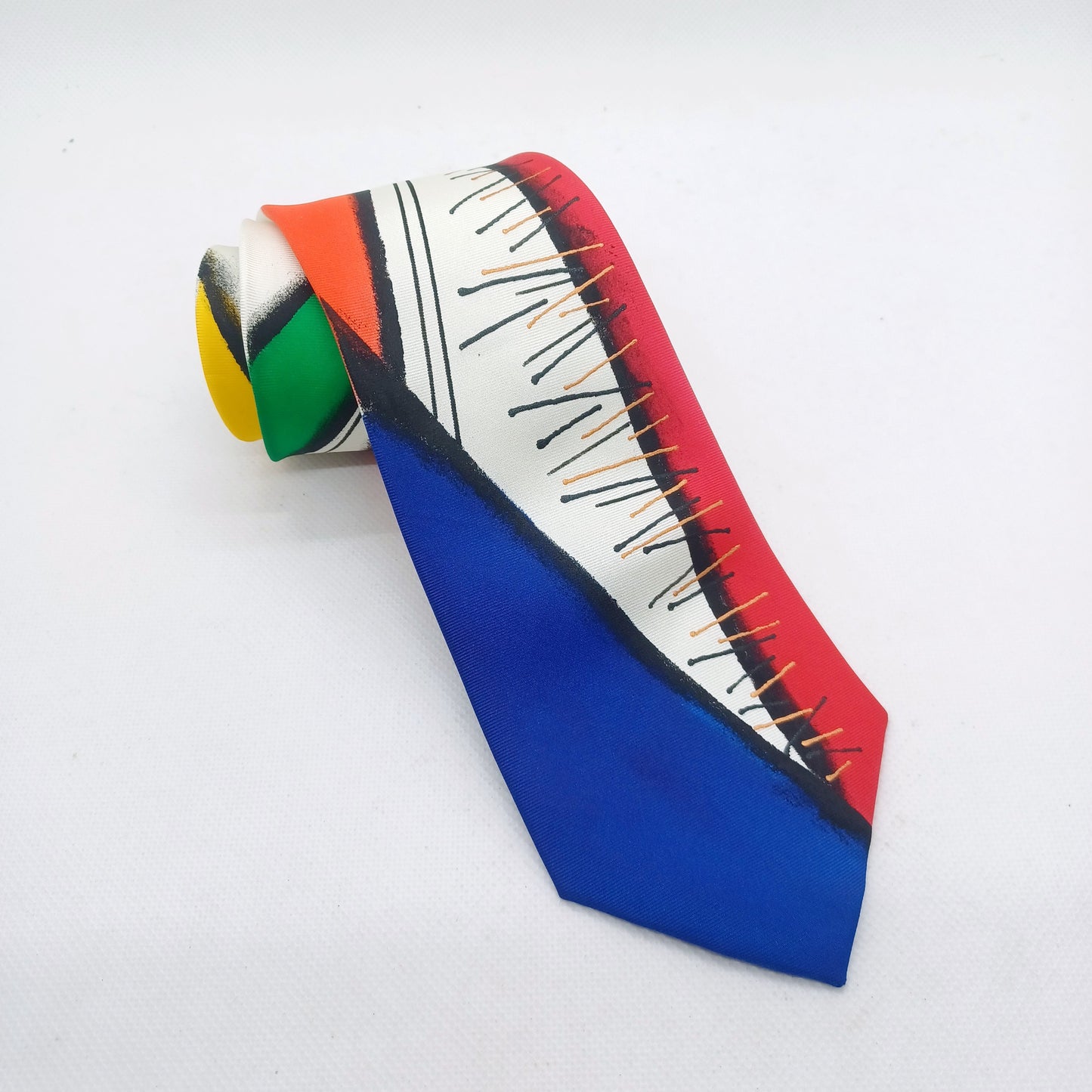 Geometric silk tie