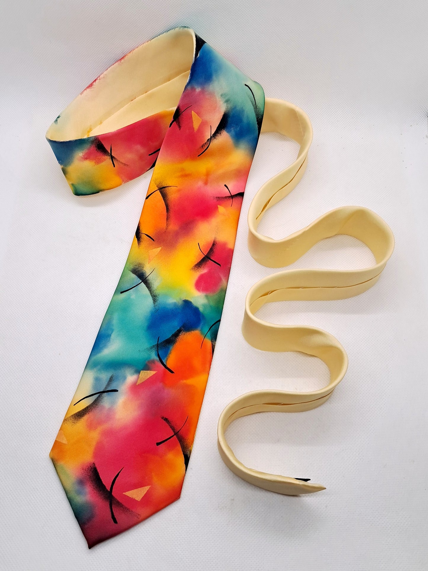 Habd painted bright silk necktie